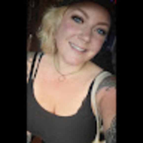 Meet your Posher, Tesslyn - Picture 1 of 1